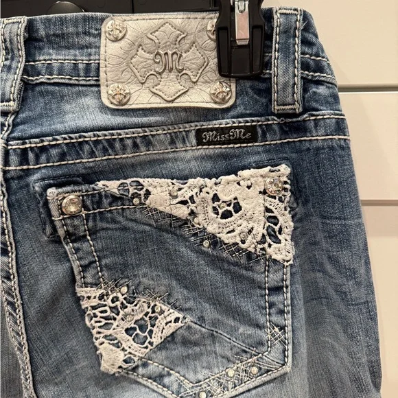 Miss Me, Womens Distressed Blue Cropped Jean Capri, 28 - Picture 6 of 13